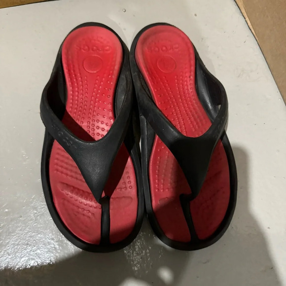 Men’s Crocs Brand Casual Red and Black Rubber Summer Flip Flops Sandals Size: 10 - Picture 4 of 16